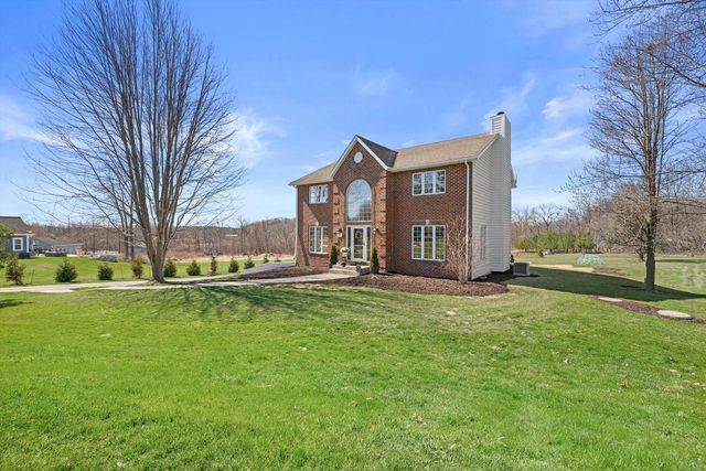 W266S8655 Rustic View LANE, Mukwonago, WI 53149