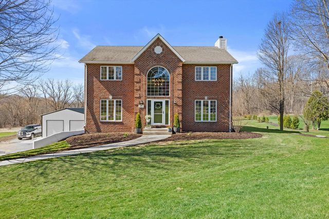 W266S8655 Rustic View LANE, Mukwonago, WI 53149