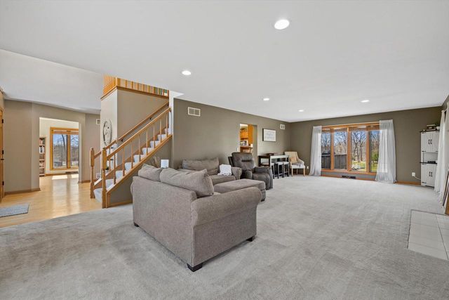 W266S8655 Rustic View LANE, Mukwonago, WI 53149