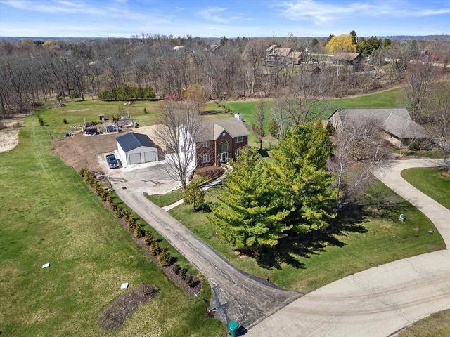 W266S8655 Rustic View LANE, Mukwonago, WI 53149