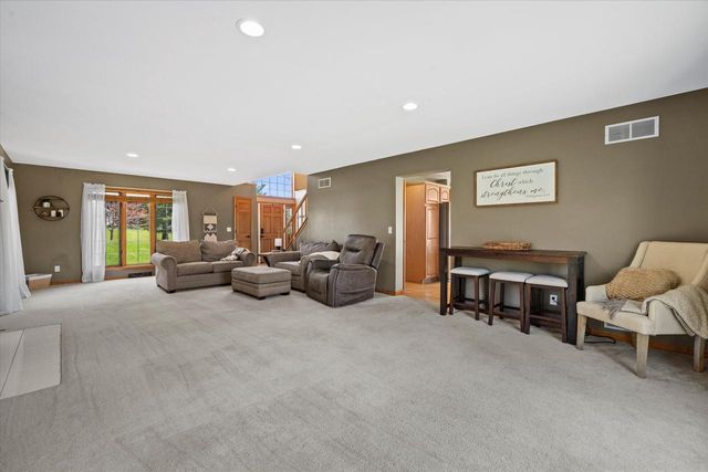 W266S8655 Rustic View LANE, Mukwonago, WI 53149