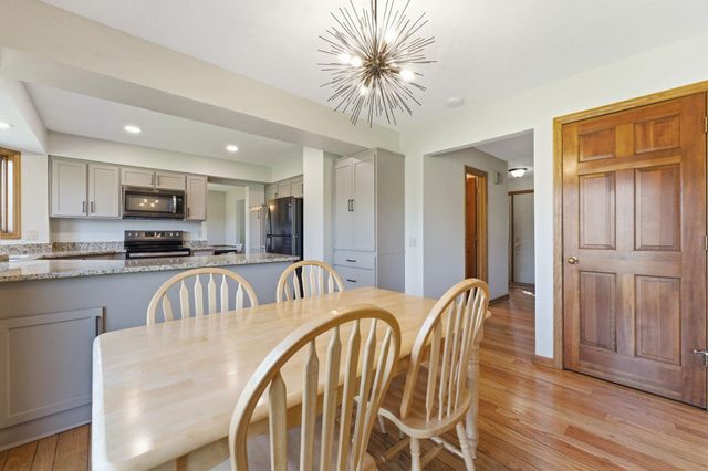6989 Wyndham Alcove, Woodbury, MN 55125