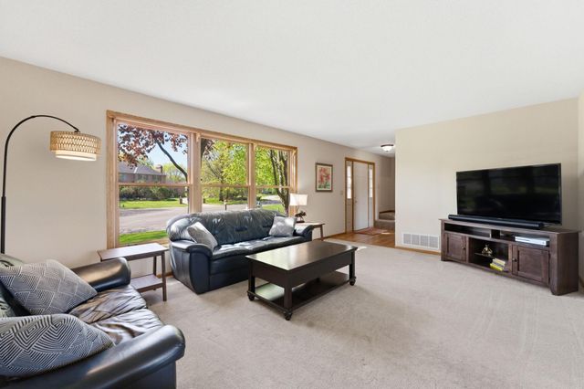 6989 Wyndham Alcove, Woodbury, MN 55125