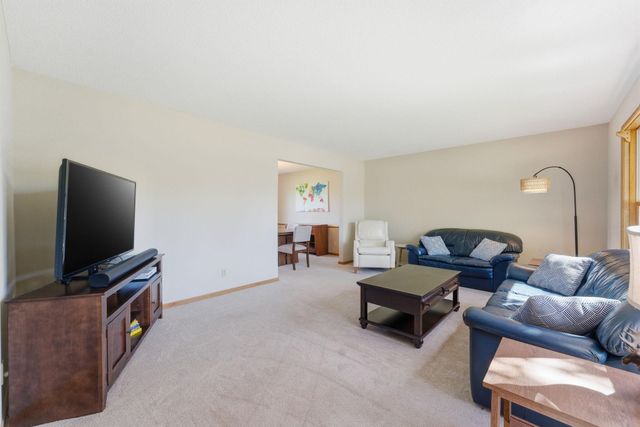 6989 Wyndham Alcove, Woodbury, MN 55125