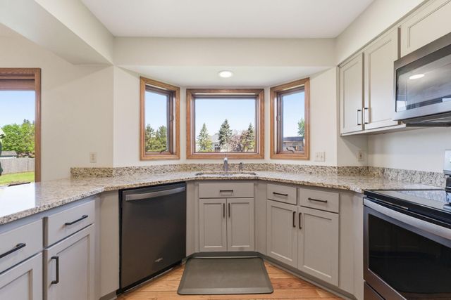 6989 Wyndham Alcove, Woodbury, MN 55125