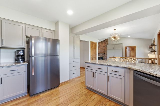 6989 Wyndham Alcove, Woodbury, MN 55125