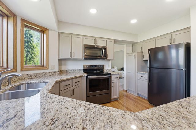 6989 Wyndham Alcove, Woodbury, MN 55125