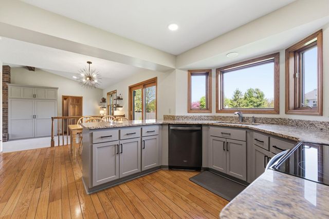 6989 Wyndham Alcove, Woodbury, MN 55125