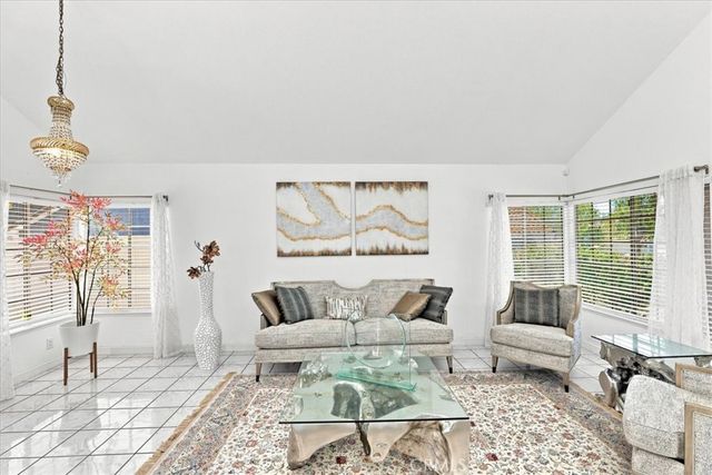 421 Yellowstone, Corona, CA 92879