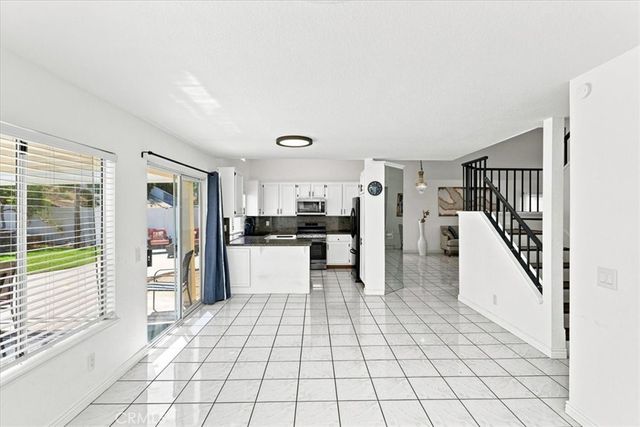 421 Yellowstone, Corona, CA 92879