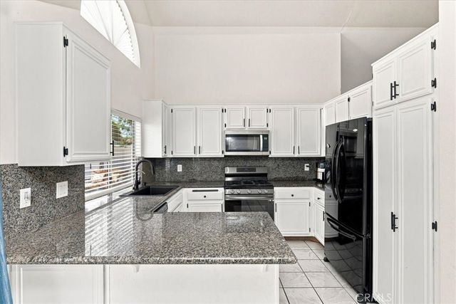 421 Yellowstone, Corona, CA 92879