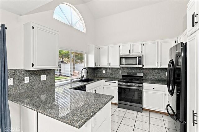 421 Yellowstone, Corona, CA 92879
