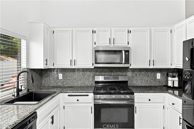 421 Yellowstone, Corona, CA 92879