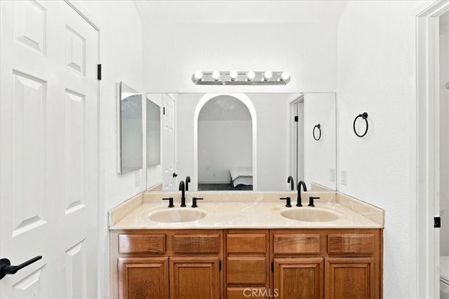 421 Yellowstone, Corona, CA 92879