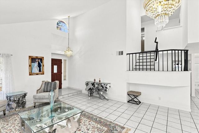 421 Yellowstone, Corona, CA 92879