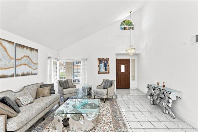 421 Yellowstone, Corona, CA 92879