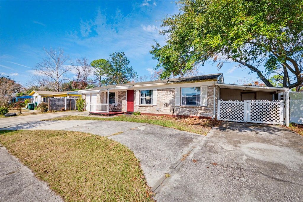 Image 4 of property listing at 10969 WITCHAVEN STREET, Jacksonville, FL 32246