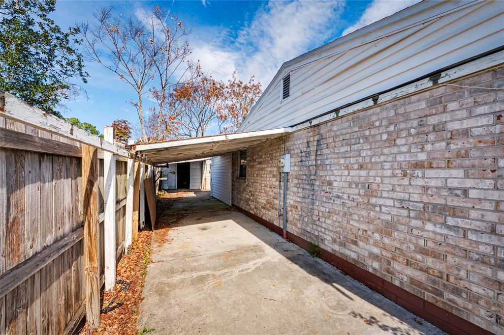 Image 5 of property listing at 10969 WITCHAVEN STREET, Jacksonville, FL 32246