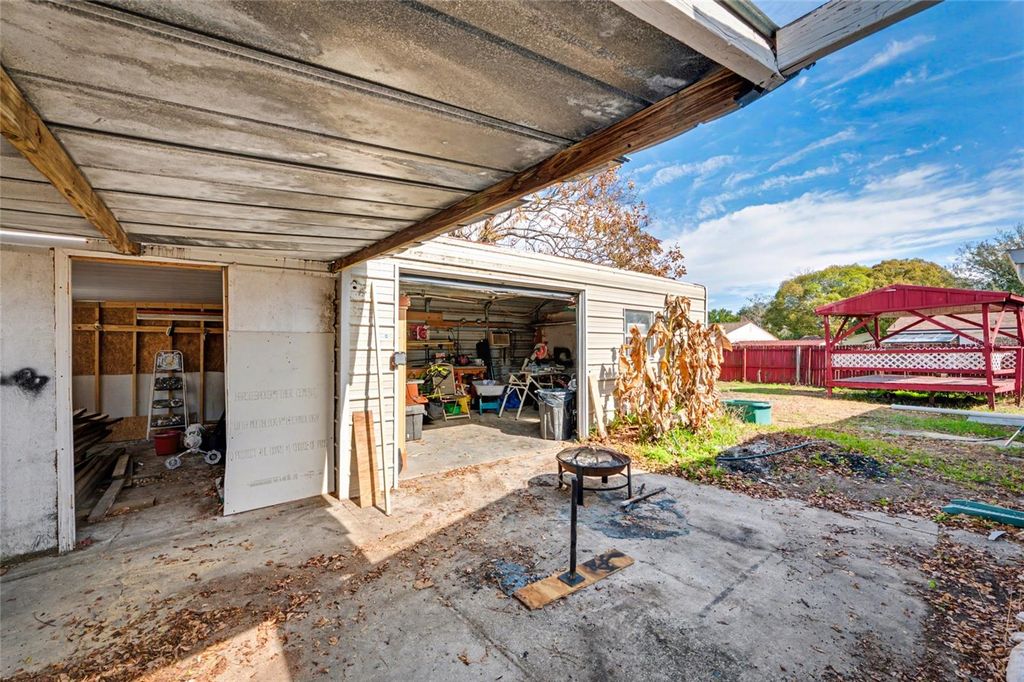 Image 6 of property listing at 10969 WITCHAVEN STREET, Jacksonville, FL 32246