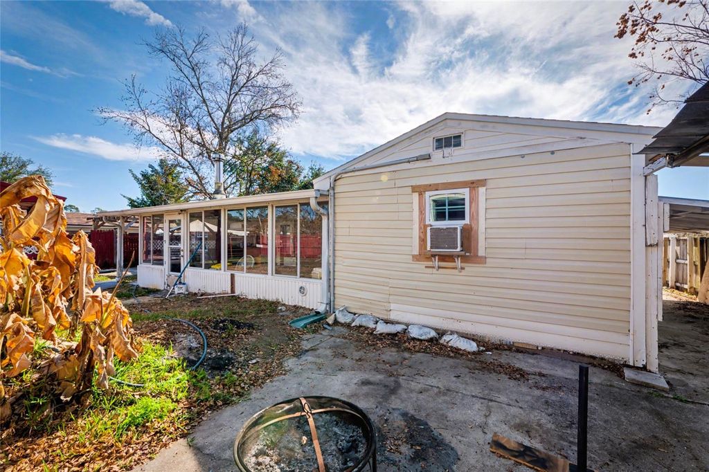 Image 8 of property listing at 10969 WITCHAVEN STREET, Jacksonville, FL 32246