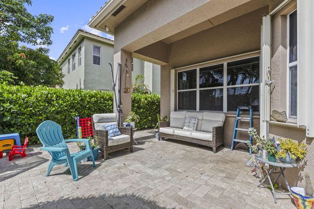 455 Cresta Circle, West Palm Beach, FL 33413