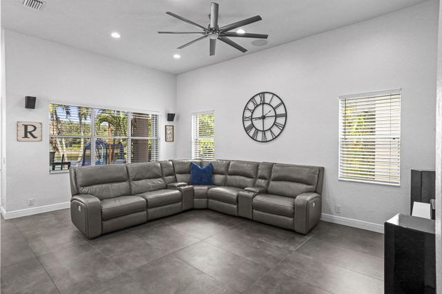 455 Cresta Circle, West Palm Beach, FL 33413