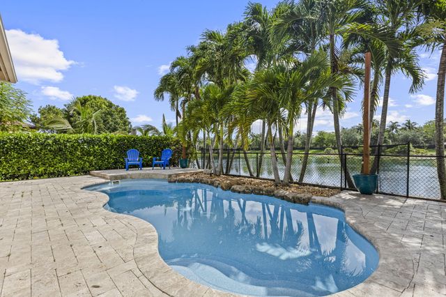 455 Cresta Circle, West Palm Beach, FL 33413