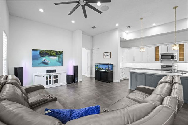 455 Cresta Circle, West Palm Beach, FL 33413