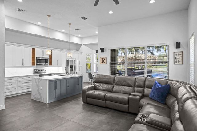 455 Cresta Circle, West Palm Beach, FL 33413