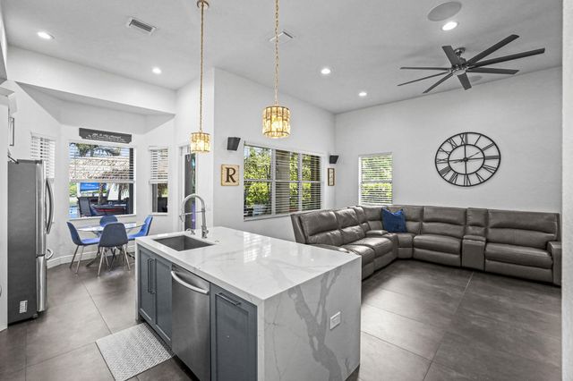 455 Cresta Circle, West Palm Beach, FL 33413