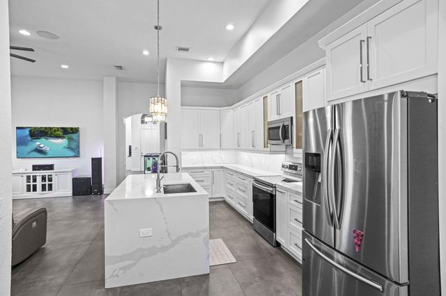 455 Cresta Circle, West Palm Beach, FL 33413