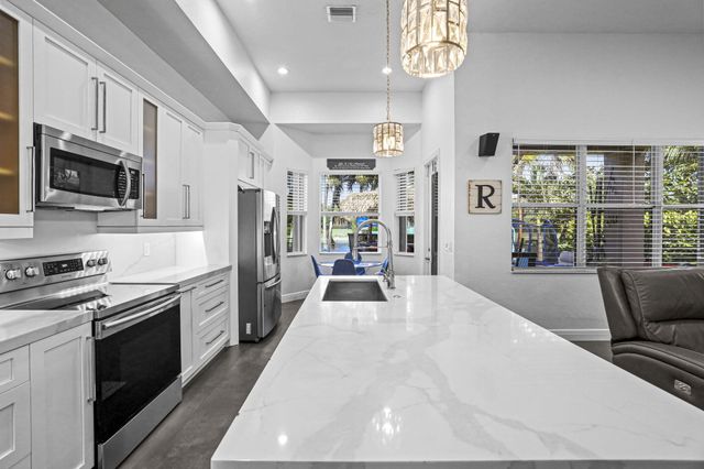 455 Cresta Circle, West Palm Beach, FL 33413