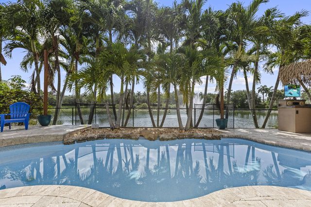 455 Cresta Circle, West Palm Beach, FL 33413