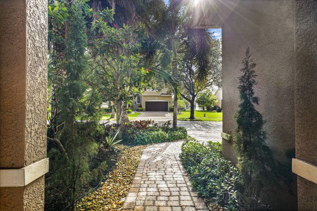 455 Cresta Circle, West Palm Beach, FL 33413