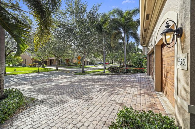 455 Cresta Circle, West Palm Beach, FL 33413
