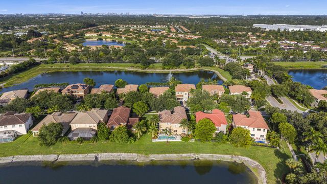 455 Cresta Circle, West Palm Beach, FL 33413
