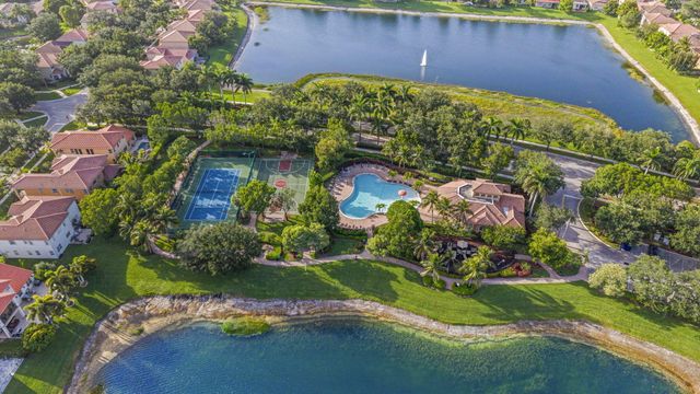 455 Cresta Circle, West Palm Beach, FL 33413