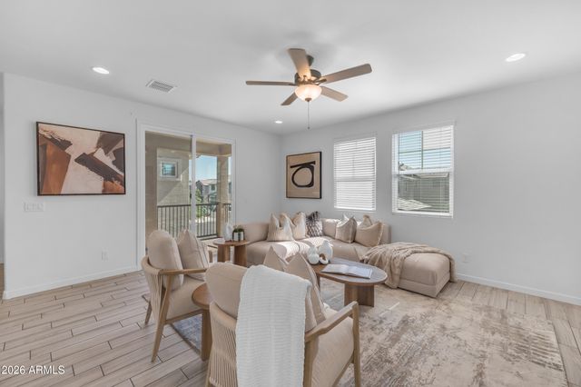 1188 S SUNSET Drive, Chandler, AZ 85286