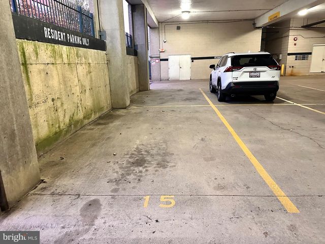 2301 25TH ST S #4-306, Arlington, VA 22206