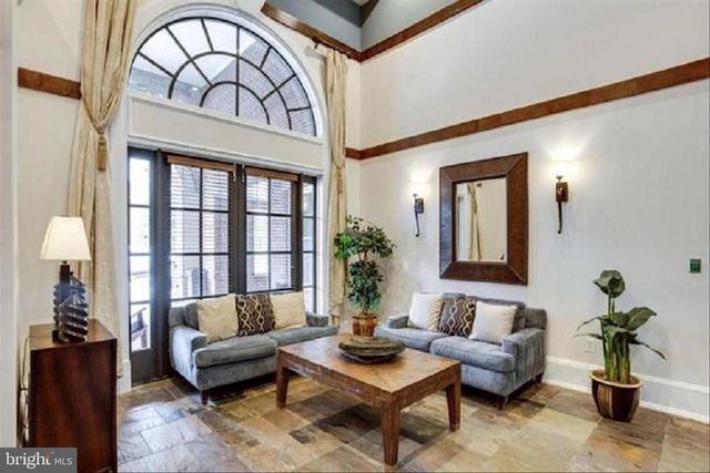 2301 25TH ST S #4-306, Arlington, VA 22206