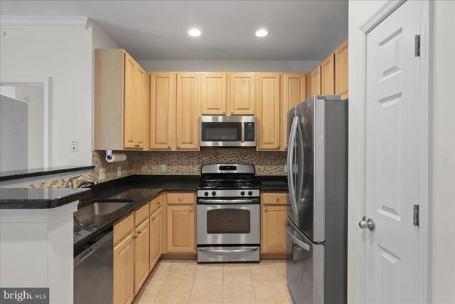 2301 25TH ST S #4-306, Arlington, VA 22206