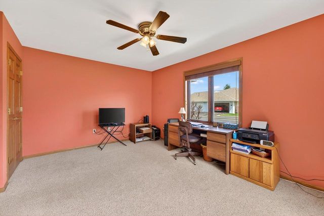 207 Hartford SQUARE, Hartford, WI 53027