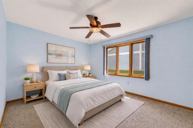 207 Hartford SQUARE, Hartford, WI 53027
