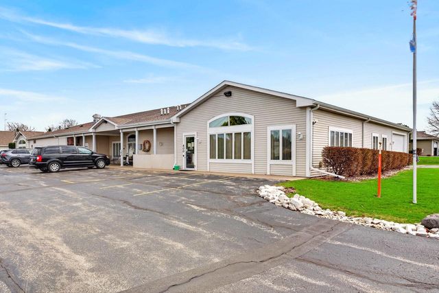 207 Hartford SQUARE, Hartford, WI 53027