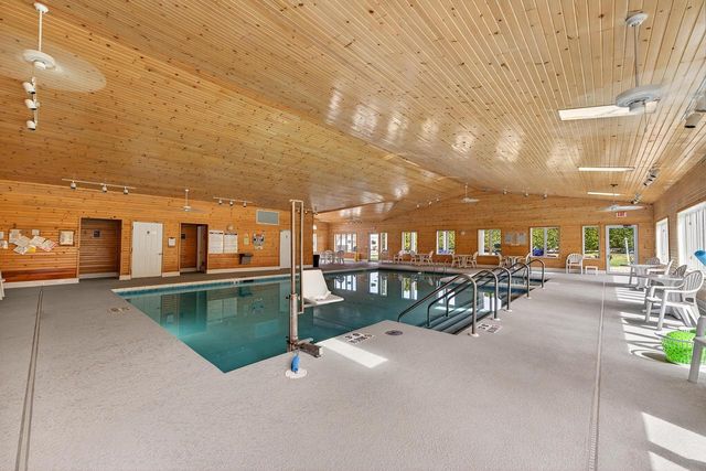 207 Hartford SQUARE, Hartford, WI 53027