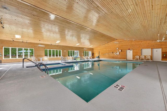207 Hartford SQUARE, Hartford, WI 53027