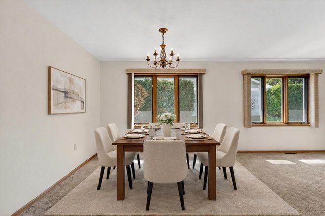207 Hartford SQUARE, Hartford, WI 53027
