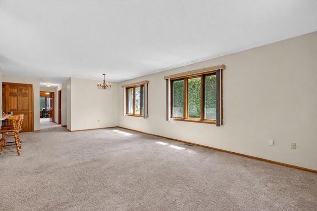 207 Hartford SQUARE, Hartford, WI 53027
