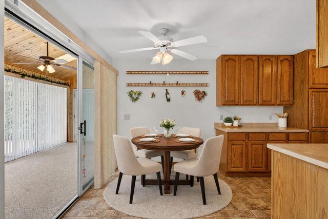207 Hartford SQUARE, Hartford, WI 53027