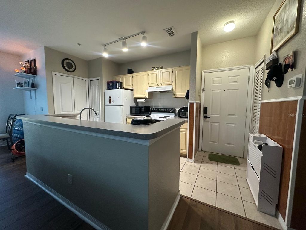 Image 6 of property listing at 2718 MAITLAND CROSSING WAY 207, Orlando, FL 32810